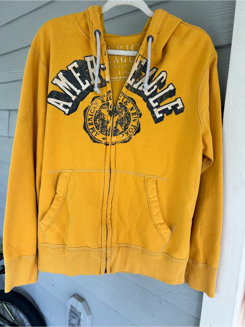 American Eagle Outfitters Men’s Yellow Hooded Zip-Up Y2K Graphic Vintage